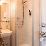 Gaestehaus Zur Kurve 2* Цирндорф