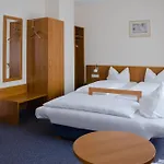 Gaestehaus Zur Kurve Отель