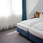 Gaestehaus Zur Kurve Отель 2*