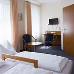 Отель Gaestehaus Zur Kurve Цирндорф