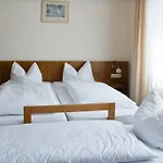 Gaestehaus Zur Kurve 2*