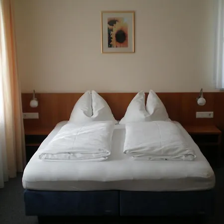 فندق Gaestehaus Zur Kurve