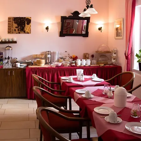Gaestehaus Zur Kurve فندق زيمدورف