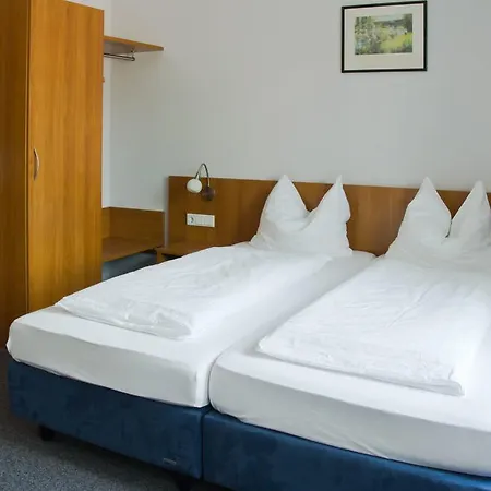 Gaestehaus Zur Kurve 2* زيمدورف