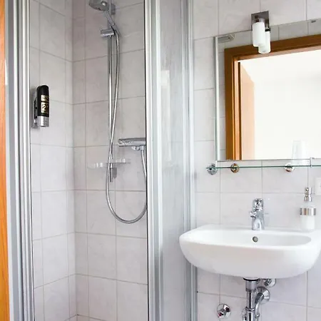 Hotel Zur Kurve 2*
