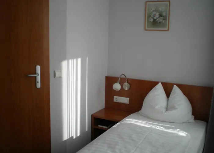 Hotel Gaestehaus Zur Kurve 2*