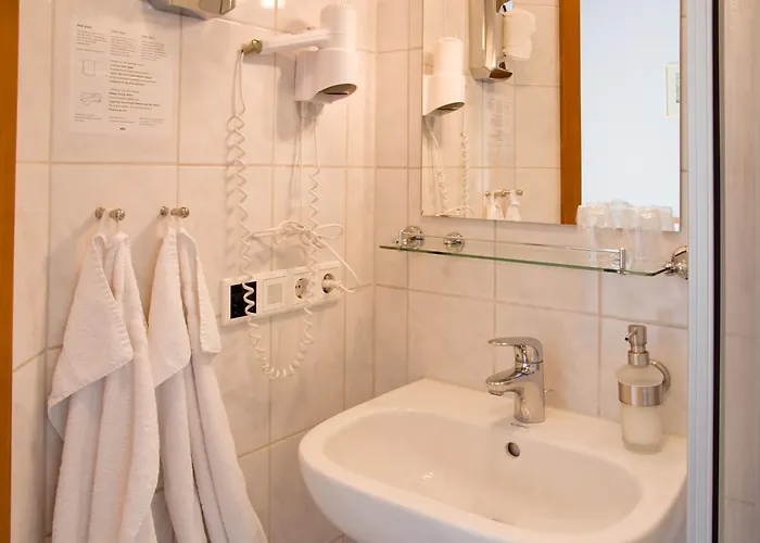 Hotel Gaestehaus Zur Kurve Zirndorf