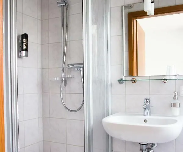 Hotel Gaestehaus Zur Kurve 2*