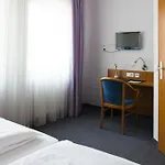 Gaestehaus Zur Kurve 2*
