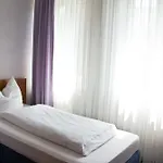 Otel Gaestehaus Zur Kurve