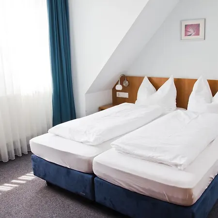 Gaestehaus Zur Kurve Otel 2*